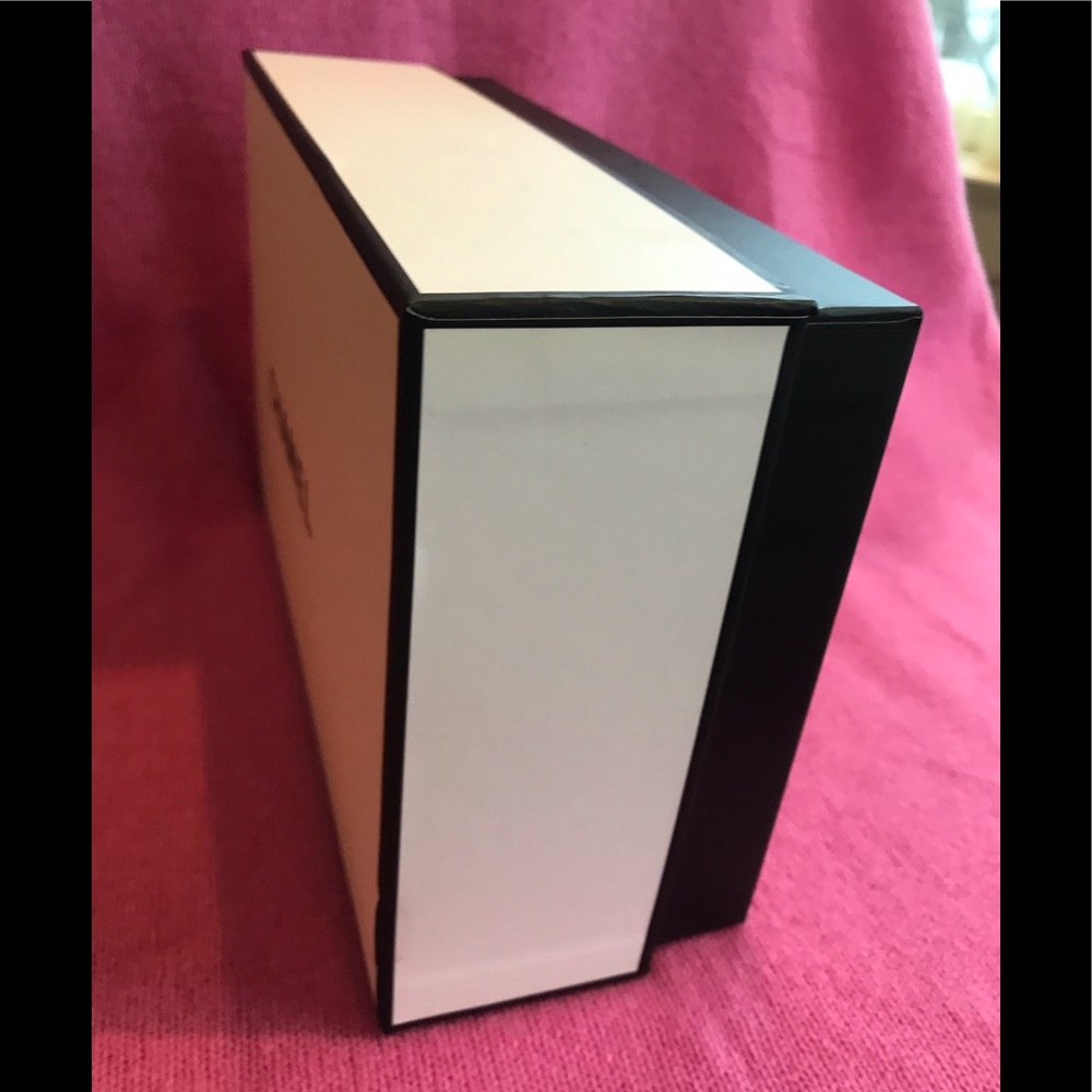 Chanel Gift Box - Picture 8 of 11
